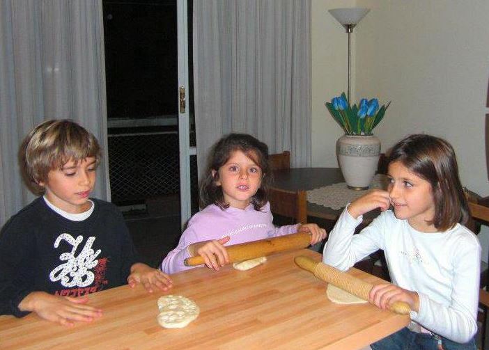 Giordana Marengo old image with her siblings