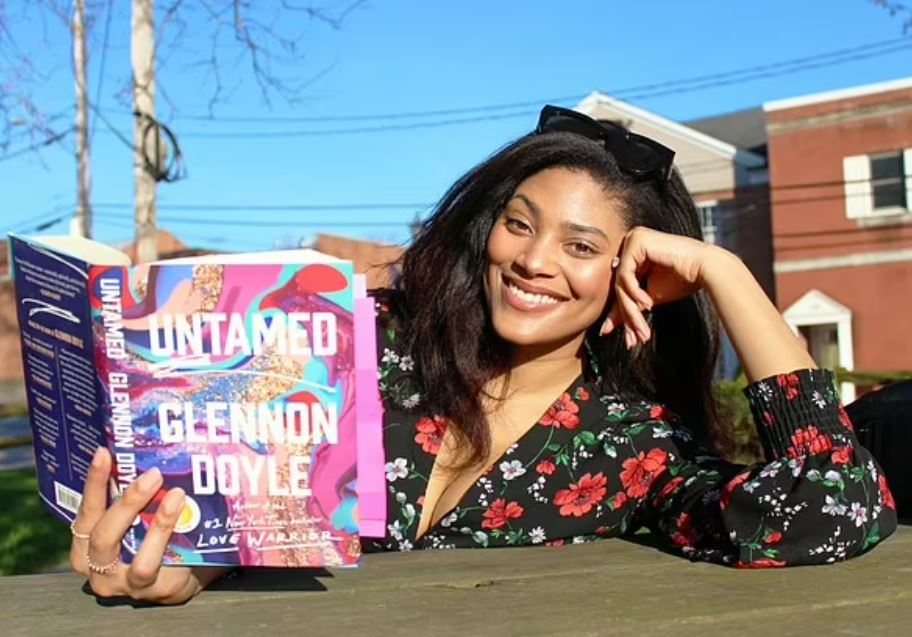Jasmin Pettaway likes reading books