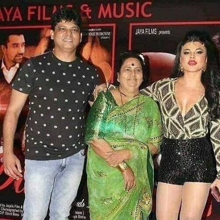 Jaya Bheda with kids