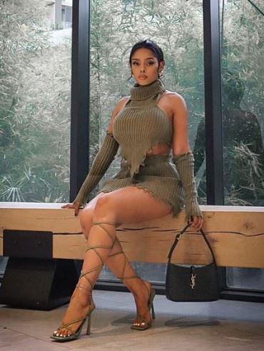 Kefilwe is a fashion influencer