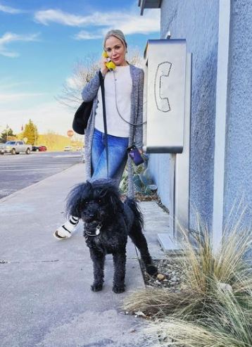 Lauren Holly has a pet dog