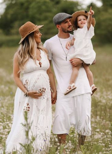 Rodrigo De Paul and Cami Homs with their daughter Francesca