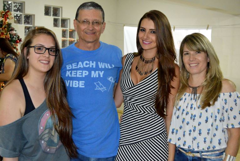 Sarah Caus with her father mother and sister