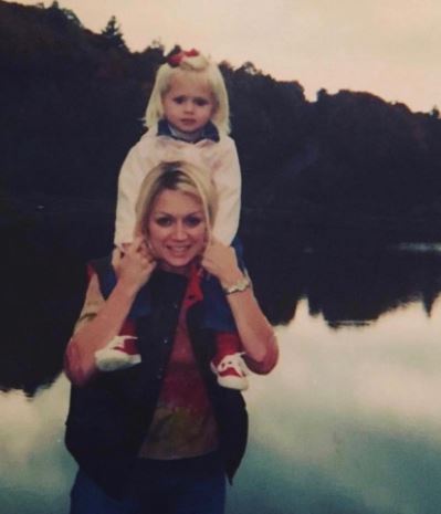 Young Reagan with her mom Dana Hack