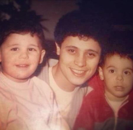 wadih wassouf old picture with his yougn brothers