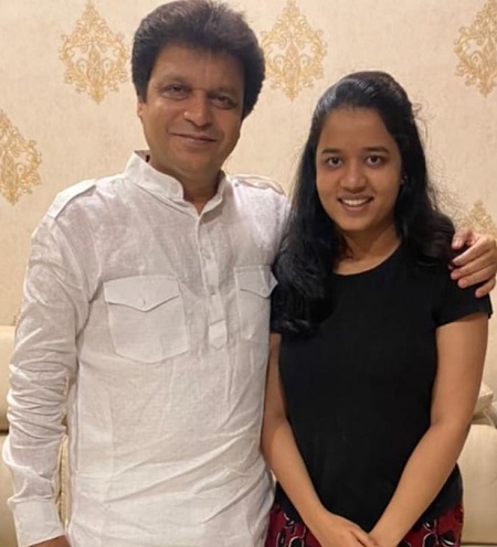 Aditya Satpute sister and father