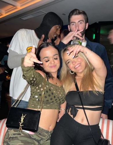 Airikacal with her friends