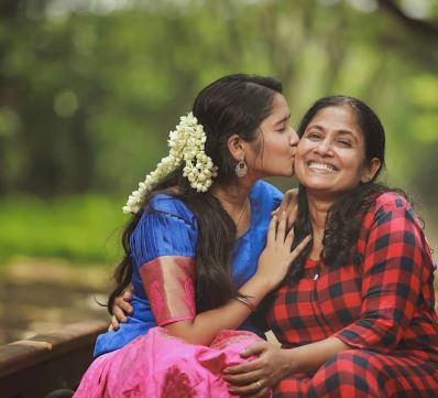 Aninkha Surendran with her mom