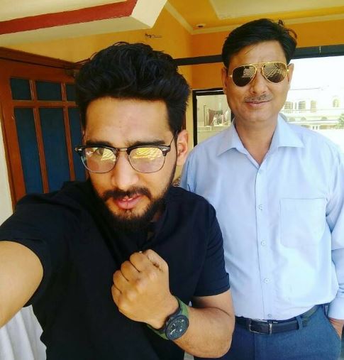 Anshul's father Ravindra Singh Jubli is a retired BSF Officer