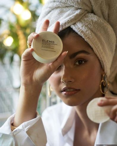 Ayesha Kanga endorse Elemis brand