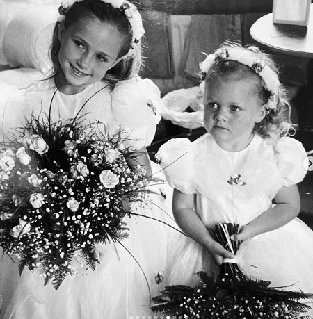 Claudia Fogarty childhood picture with her elder sister