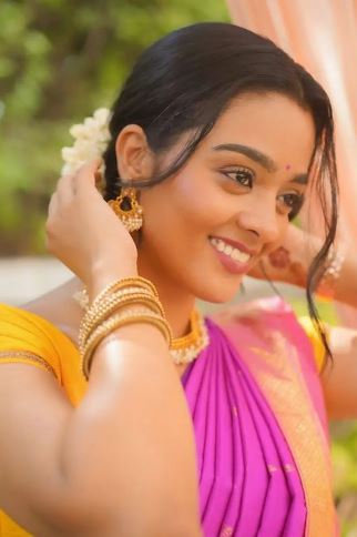 Corona Papers's lead actress Gayathrie