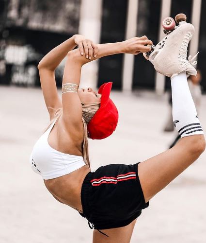 Flor Moyano is a Ice Skater