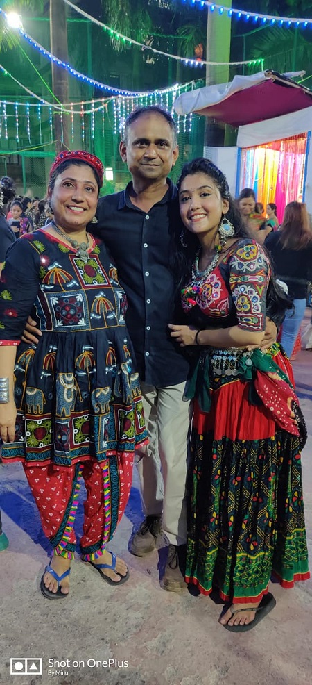 Manul Chudasama playing Garba with her family