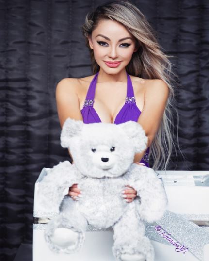 Natasha Yi biography
