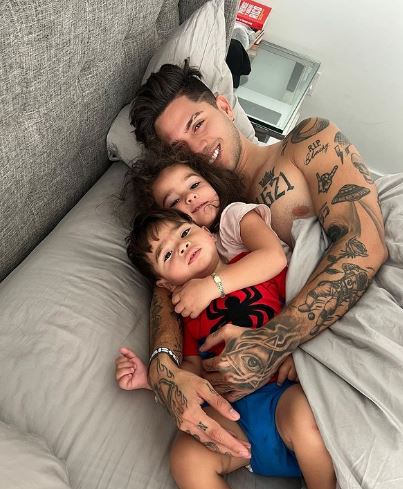 Pantoja with his kids
