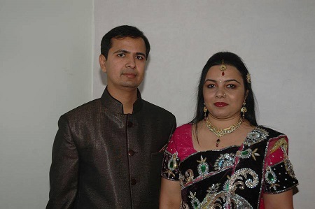 Sanjeev Godha old picture with his wife