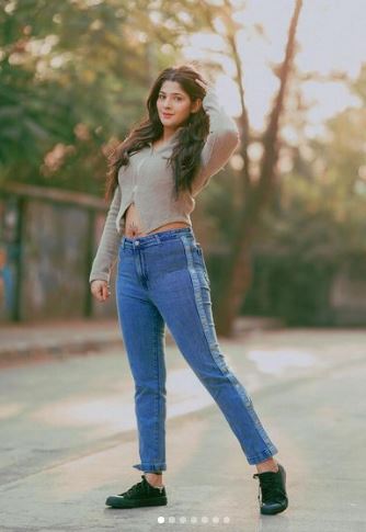 Sapna Gill height