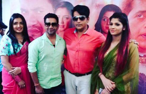 Sapna with famous Bhojpuri actors