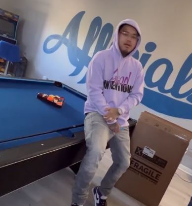 Stupid Young plays Pool