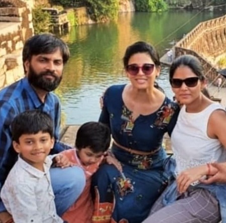 Sudhri Reddy traveling with family