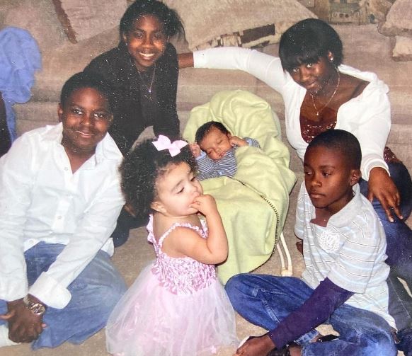 Abbey's old photo with his siblings and cousins