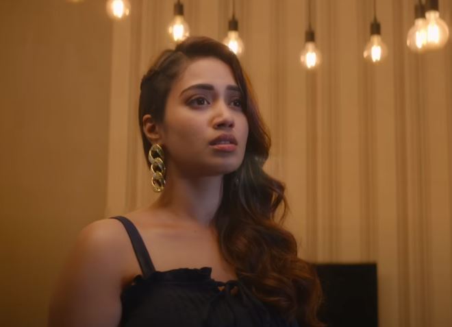 Actress Nivetha Pethuraj as Keerthi