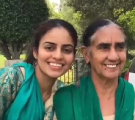 Aman Dhaliwal mother and sister