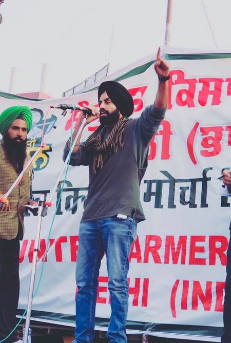 Aman Dhaliwal motivating Kissan union on stage during the protest