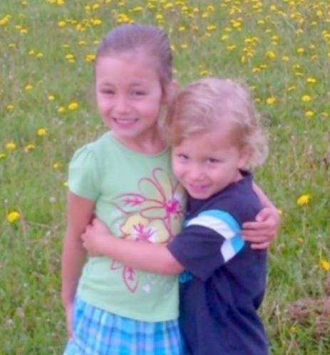 Childhood photo of Jazmyn with her brother Jaxon Bieber