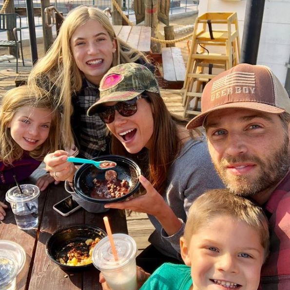 Courtney with her husband Mike Vogel and kids