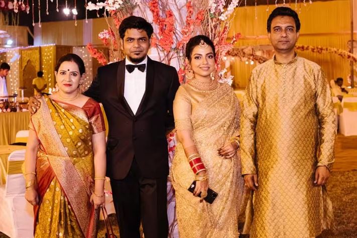 Durnibar with his family