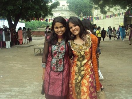 Geetansha Sood (R) with her friend