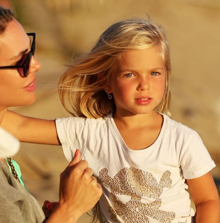 Ilary Blasi with her youngest daugther