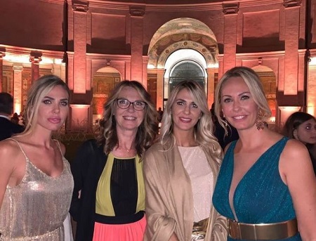 Ilary Blasi with mother and sisters
