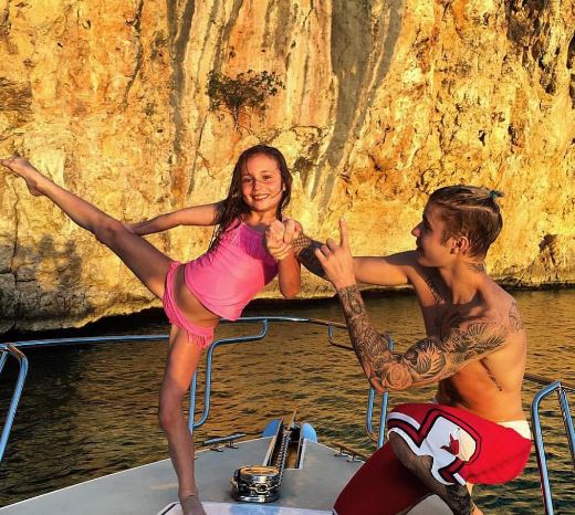 Jazmyn is the sister of Justin Bieber