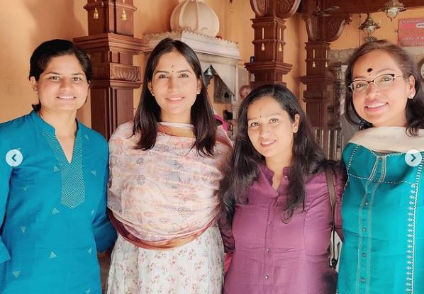 Jyoti Yadav with her friends