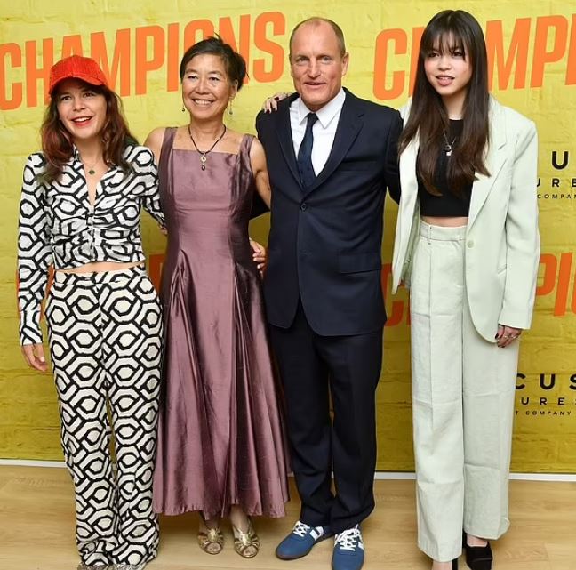 Laura with her husband Woody Harrelson and daughters
