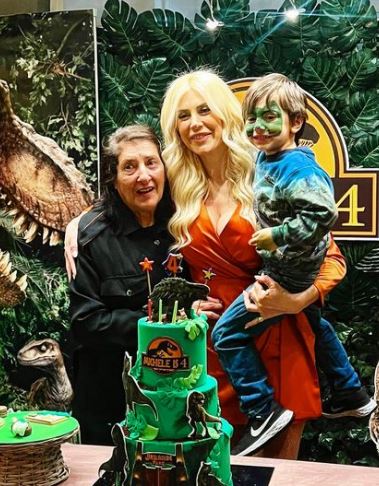 Paola with her son and mom