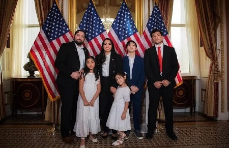 Rep. Mayra Flores with her husband John Vallejo and children( Source twitter )