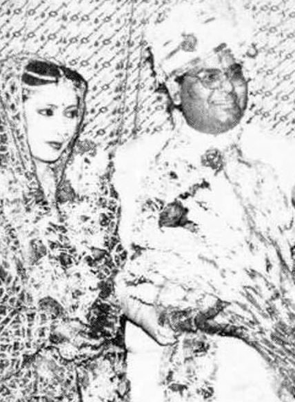 Shashi Kaushik and Satish Kaushik's wedding photo