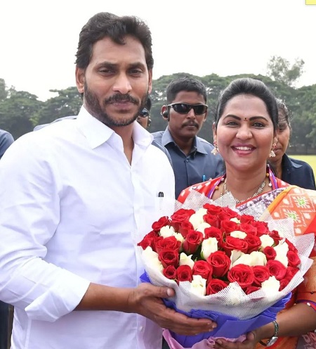 Undavalli Sridevi with Chief Minister
