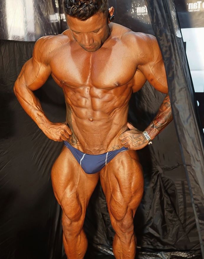 Neil Currey height weight