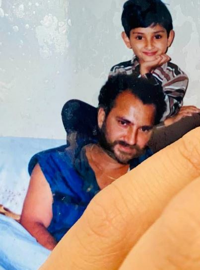 Childhood photo of Isha Sharma with her dad