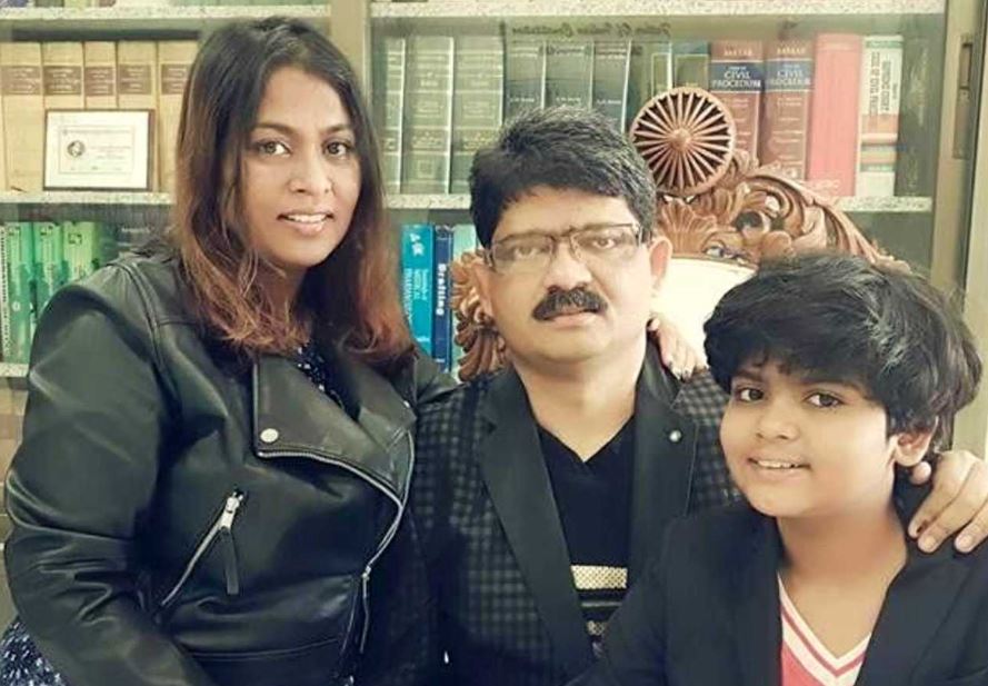 Gunaratna Sadavarte with family