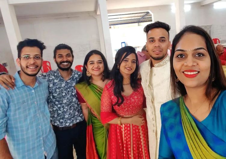 Keerthana Anil and her friends