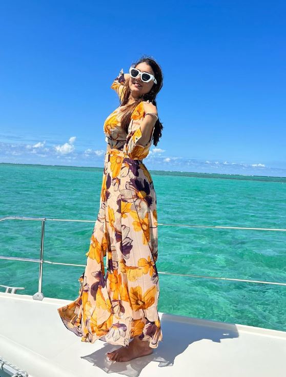 Komal Saklani height