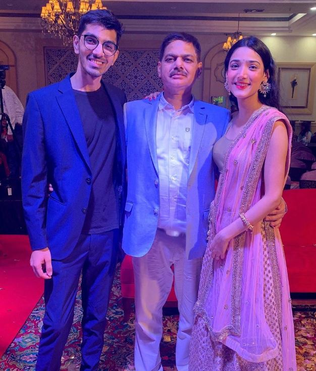 Medha Shankar with her dad Abhay Shankar and brother Apoorv Shankar