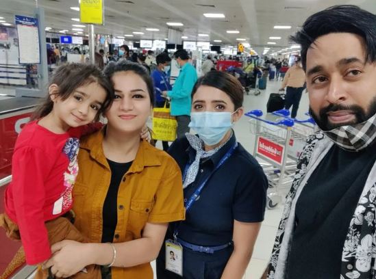 Sunny Arya with his wife and daughter at airport