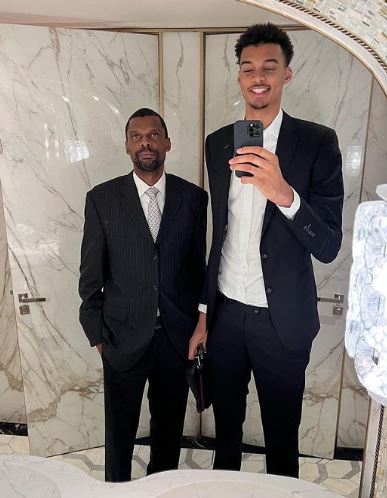 Victor Wembanyama with his dad